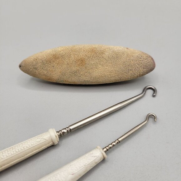 Antique Vanity Set Nail Buffer Two Button Hooks 3 Pieces - Picture 3 of 3